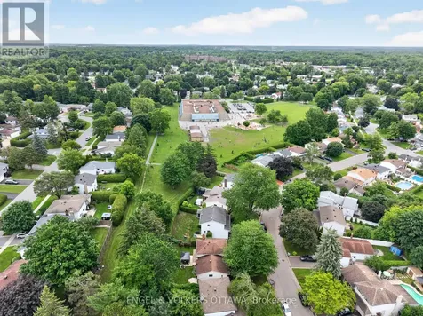 19 Woodhill Crescent Ottawa ON K1B 3B7