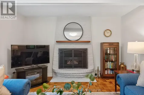 19 Woodhill Crescent Ottawa ON K1B 3B7