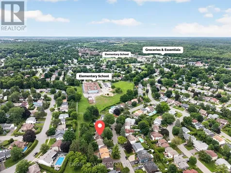 19 Woodhill Crescent Ottawa ON K1B 3B7