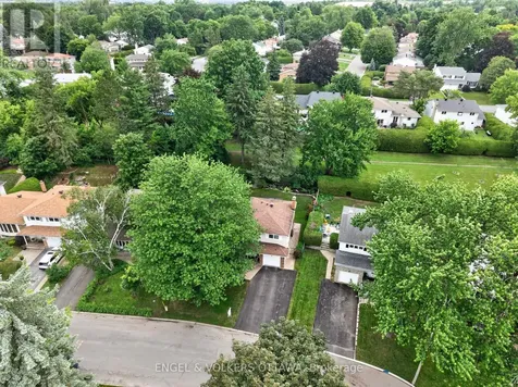 19 Woodhill Crescent Ottawa ON K1B 3B7