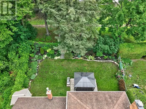 19 Woodhill Crescent Ottawa ON K1B 3B7