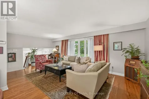19 Woodhill Crescent Ottawa ON K1B 3B7