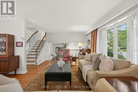 19 Woodhill Crescent Ottawa ON K1B 3B7