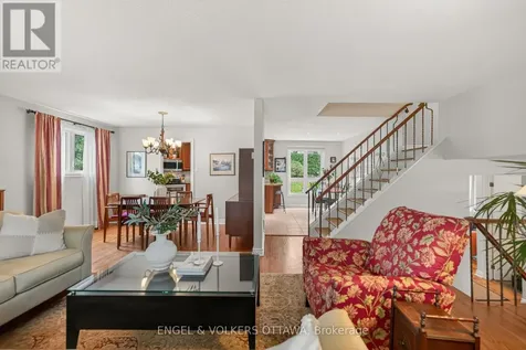 19 Woodhill Crescent Ottawa ON K1B 3B7