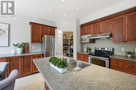 767 Fletcher Circle Ottawa ON K2T 0A8