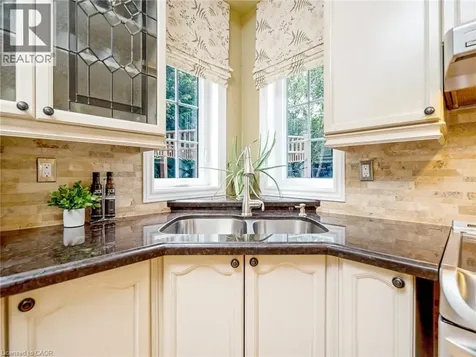 15 Trillium Terrace Halton Hills ON L7J 2W8