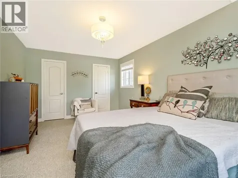 15 Trillium Terrace Halton Hills ON L7J 2W8