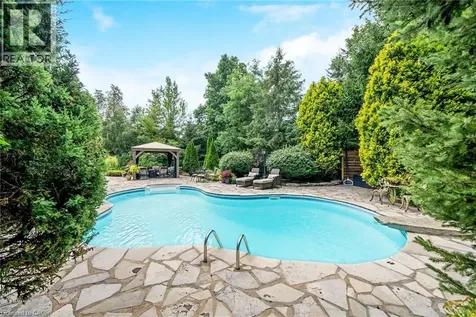 15 Trillium Terrace Halton Hills ON L7J 2W8