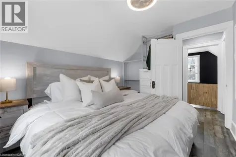 22 Cope Street Hamilton ON L8H 5A9
