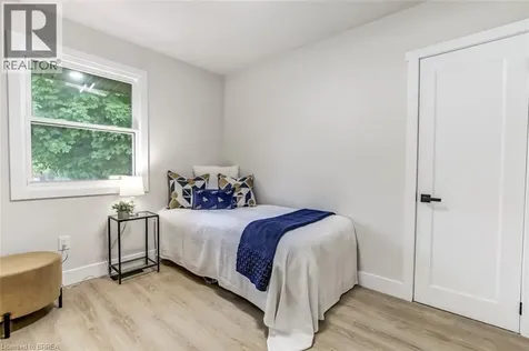 69 Fairview Drive Brantford ON N3R 2W8