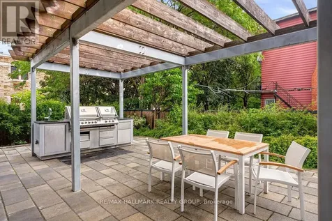 300 Lisgar Street Ottawa ON K2P 0E2