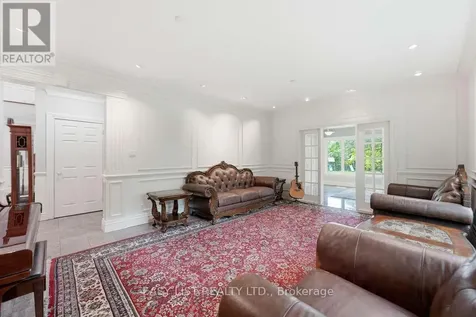 28 Marchbrook Circle Ottawa ON K2W 1A1