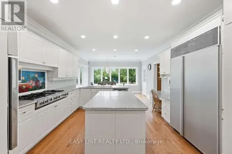 28 Marchbrook Circle Ottawa ON K2W 1A1