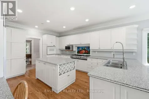 28 Marchbrook Circle Ottawa ON K2W 1A1