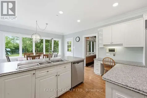 28 Marchbrook Circle Ottawa ON K2W 1A1