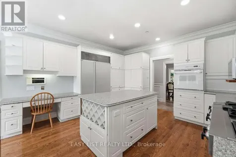 28 Marchbrook Circle Ottawa ON K2W 1A1