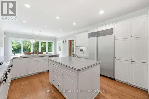 28 Marchbrook Circle Ottawa ON K2W 1A1