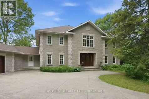 28 Marchbrook Circle Ottawa ON K2W 1A1