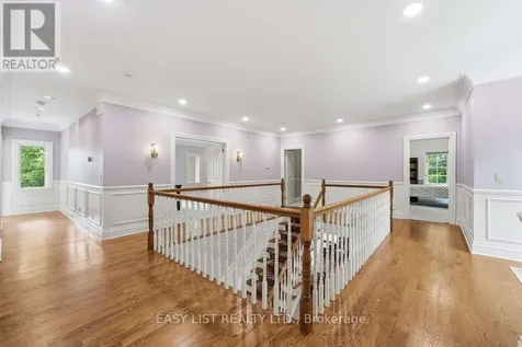 28 Marchbrook Circle Ottawa ON K2W 1A1