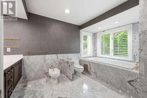 28 Marchbrook Circle Ottawa ON K2W 1A1