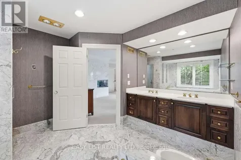 28 Marchbrook Circle Ottawa ON K2W 1A1