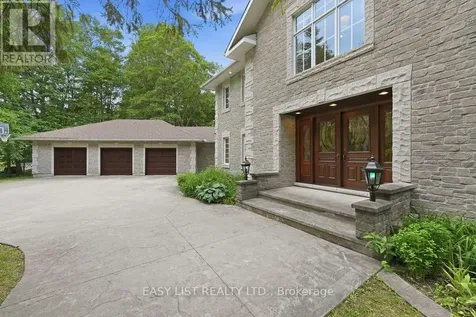 28 Marchbrook Circle Ottawa ON K2W 1A1
