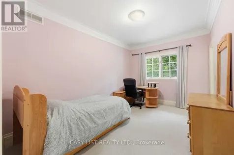 28 Marchbrook Circle Ottawa ON K2W 1A1