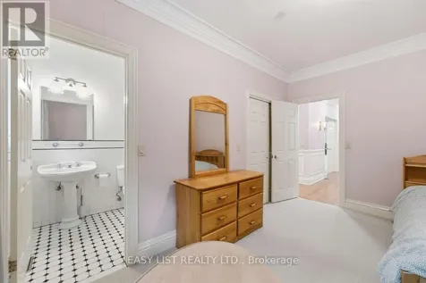 28 Marchbrook Circle Ottawa ON K2W 1A1
