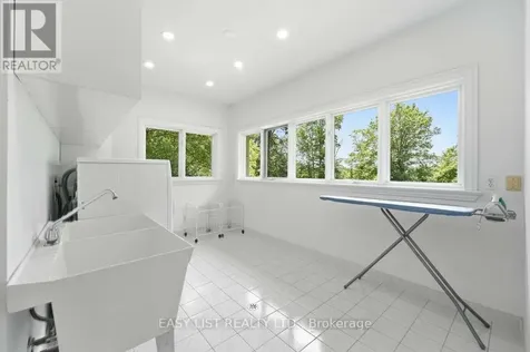 28 Marchbrook Circle Ottawa ON K2W 1A1