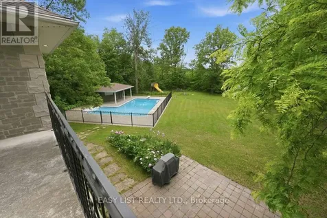 28 Marchbrook Circle Ottawa ON K2W 1A1