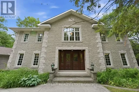 28 Marchbrook Circle Ottawa ON K2W 1A1