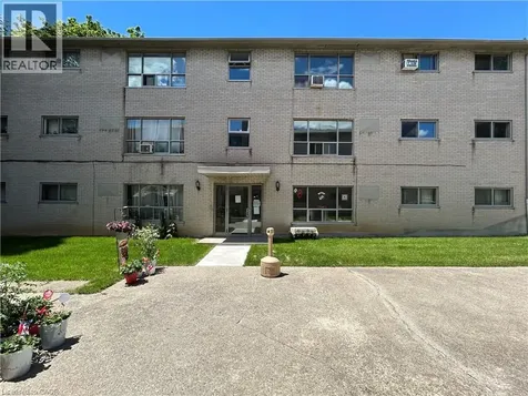 108 Creighton Road Dundas ON L9H 3C1
