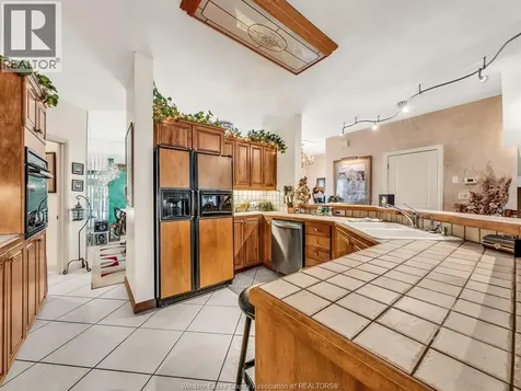 174 Crystal Harbour Lasalle ON N9J 3M8