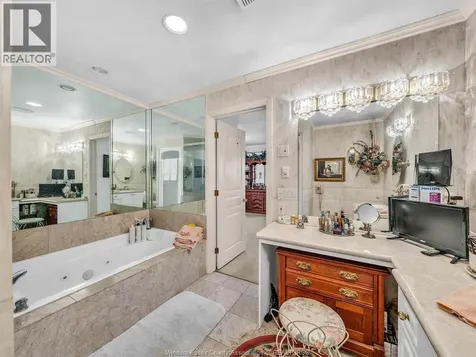 174 Crystal Harbour Lasalle ON N9J 3M8