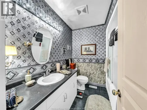 174 Crystal Harbour Lasalle ON N9J 3M8