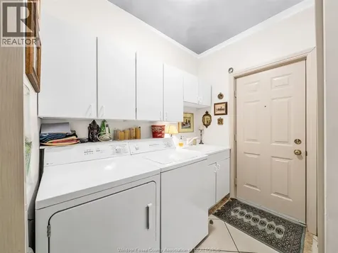 174 Crystal Harbour Lasalle ON N9J 3M8