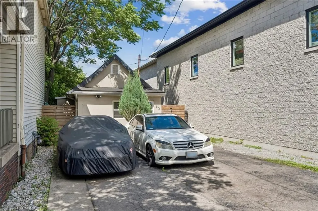 43 Whitfield Avenue Hamilton ON L8L 4B5