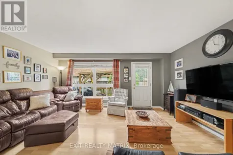 3194 Olympic Way Ottawa ON K1T 1Z1