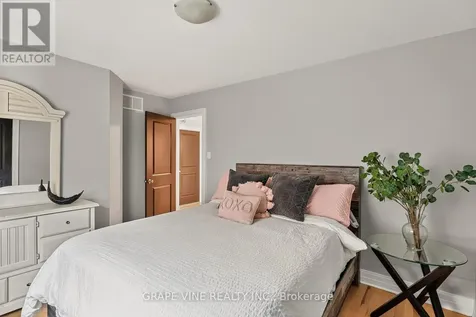 523 Adamson Crescent Ottawa ON K2S 0S7