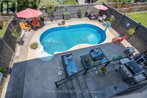 523 Adamson Crescent Ottawa ON K2S 0S7