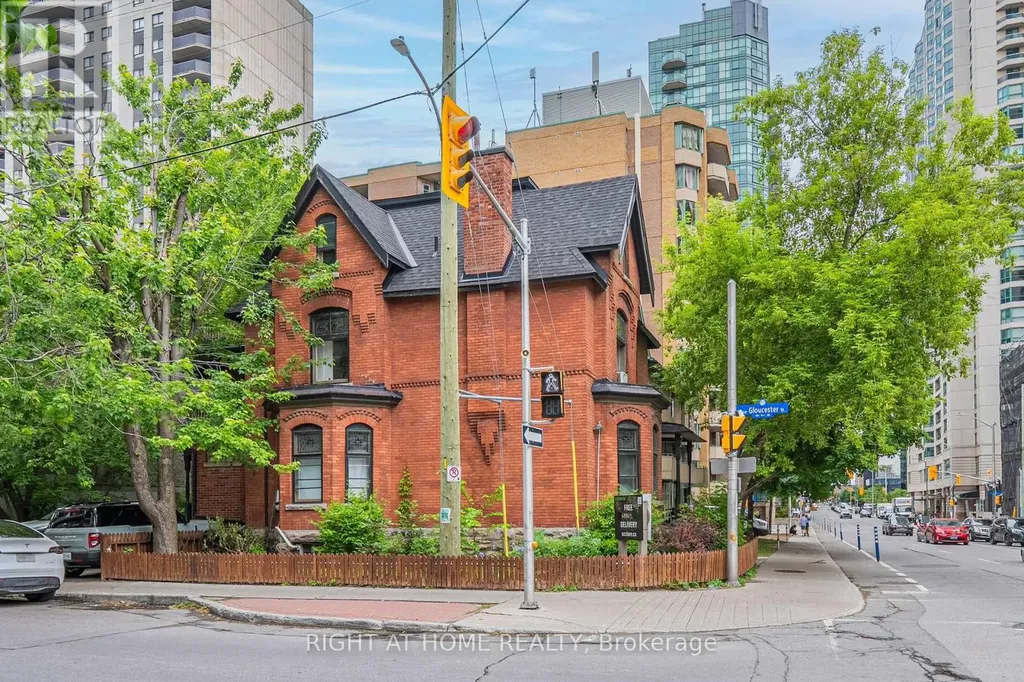 220 Lyon Street North Ottawa ON K1R 5V7