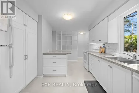 2697 Ulster Crescent Ottawa ON K1V 8J5