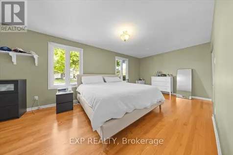 2697 Ulster Crescent Ottawa ON K1V 8J5