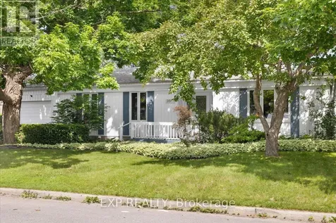 2697 Ulster Crescent Ottawa ON K1V 8J5