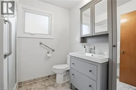 6 Royce Avenue Stoney Creek ON L8G 4C8