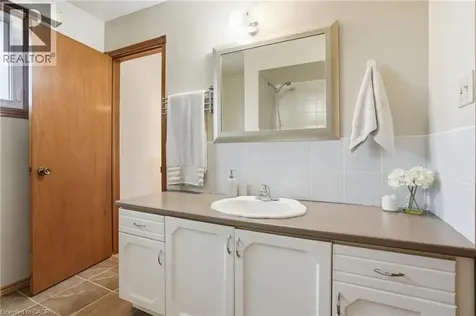 6 Royce Avenue Stoney Creek ON L8G 4C8