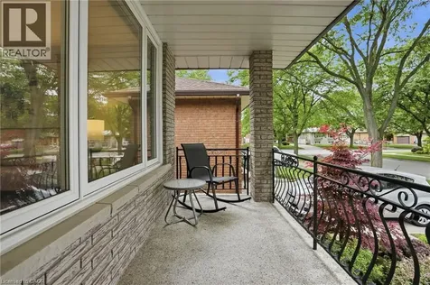 6 Royce Avenue Stoney Creek ON L8G 4C8