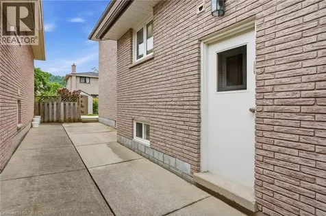 6 Royce Avenue Stoney Creek ON L8G 4C8