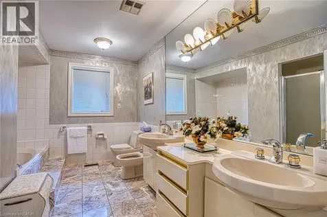 22 Burt Court Stoney Creek ON L8G 3H4