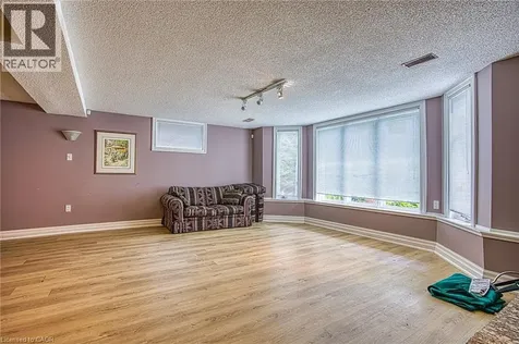 22 Burt Court Stoney Creek ON L8G 3H4